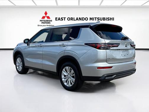 Alloy Silver Metallic 2026 Mitsubishi Outlander ES