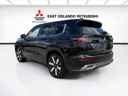 Labrador Black Pearl 2026 Mitsubishi Outlander SE 1.5T 2WD