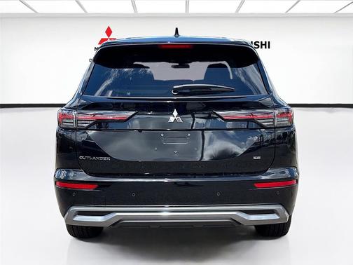 Labrador Black Pearl 2026 Mitsubishi Outlander SE 1.5T 2WD