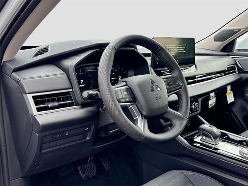 White Diamond 2026 Mitsubishi Outlander SE 1.5T S-AWC