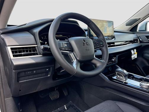 Moonstone Gray Metallic 2026 Mitsubishi Outlander SE 1.5T 2WD