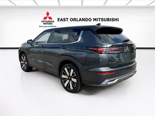 Graphite Gray 2026 Mitsubishi Outlander SE