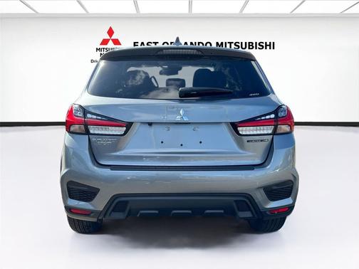 Mercury Gray Metallic 2026 Mitsubishi Outlander Sport 2.0 LE