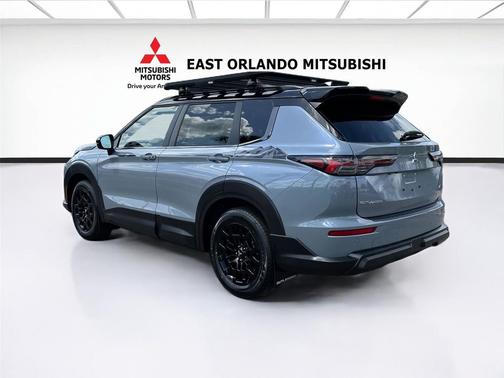 Moonstone Gray Metallic W/ Black Roof 2026 Mitsubishi Outlander Trail Edition S-AWC