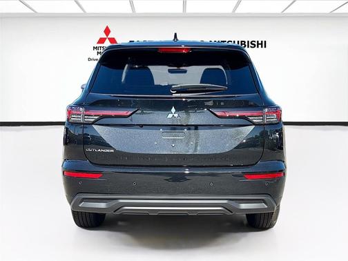 Black Diamond 2026 Mitsubishi Outlander ES 1.5T 2WD