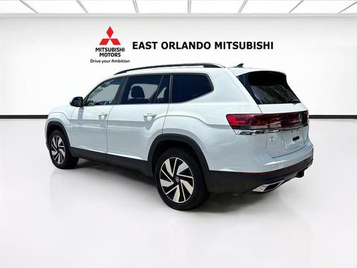 Pure White 2025 Volkswagen Atlas 2.0T SE w/Technology