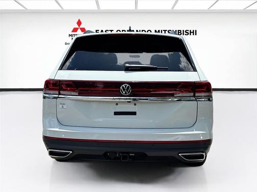 Pure White 2025 Volkswagen Atlas 2.0T SE w/Technology