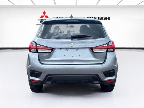 Mercury Gray Metallic 2026 Mitsubishi Outlander Sport 2.0 S