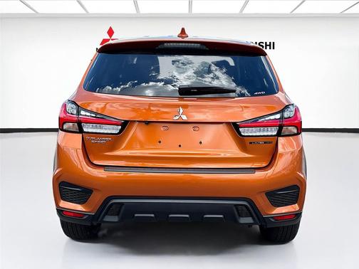 Sunshine Orange Metallic 2026 Mitsubishi Outlander Sport 2.0 LE