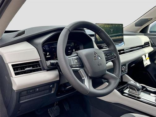Moonstone Gray Metallic 2026 Mitsubishi Outlander SE