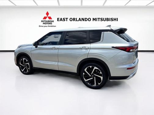 Alloy Silver Metallic 2024 Mitsubishi Outlander SE 2.5 2WD