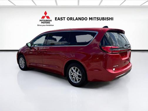 Red Hot Pearlcoat 2025 Chrysler Pacifica L