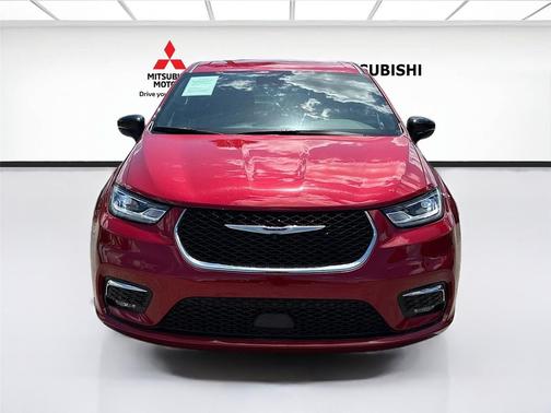 Red Hot Pearlcoat 2025 Chrysler Pacifica L