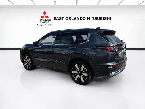 Graphite Gray 2026 Mitsubishi Outlander SEL