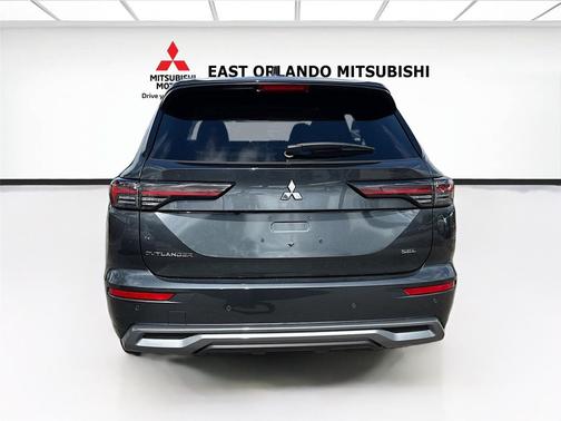 Graphite Gray 2026 Mitsubishi Outlander SEL