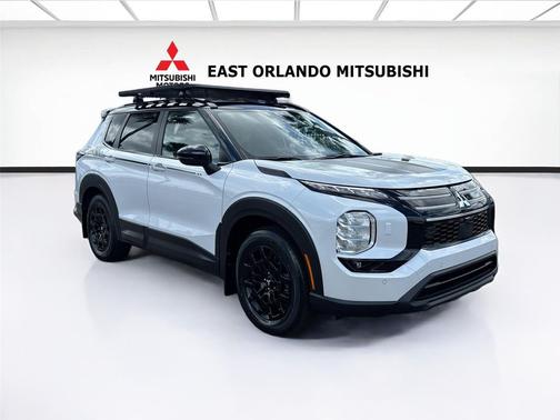White Diamond With Black Roof 2026 Mitsubishi Outlander Trail Edition S-AWC