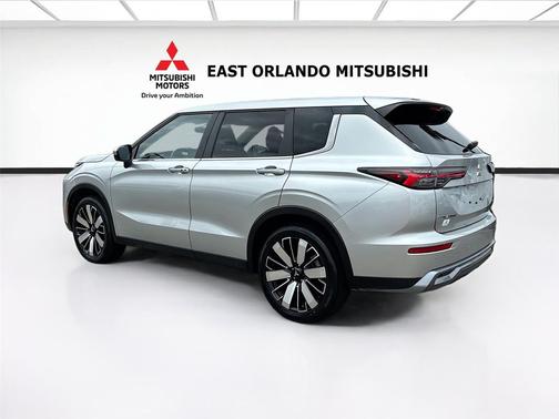 Alloy Silver Metallic 2025 Mitsubishi Outlander SE