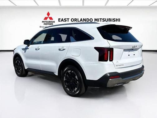 Glacial White Pearl 2025 Kia Sorento S