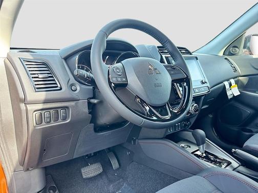 Sunshine Orange Metallic 2026 Mitsubishi Outlander Sport SE