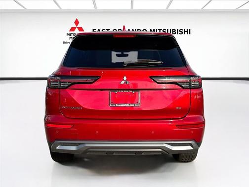 Red Diamond 2025 Mitsubishi Outlander SE 2.5 2WD