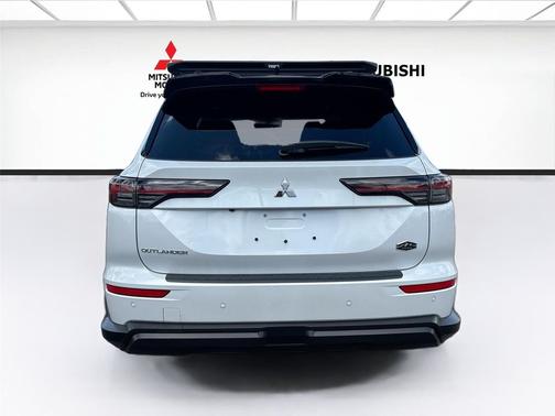 White Diamond With Black Roof 2026 Mitsubishi Outlander Trail Edition S-AWC