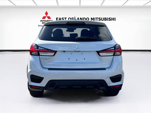 White Diamond 2026 Mitsubishi Outlander Sport SE