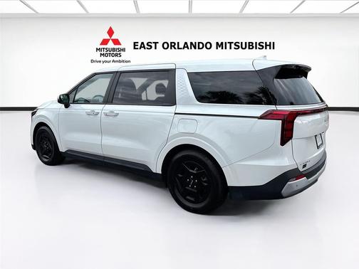 Snow White Pearl 2025 Kia Carnival LXS