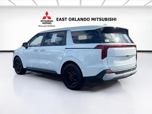 Snow White Pearl 2025 Kia Carnival LXS