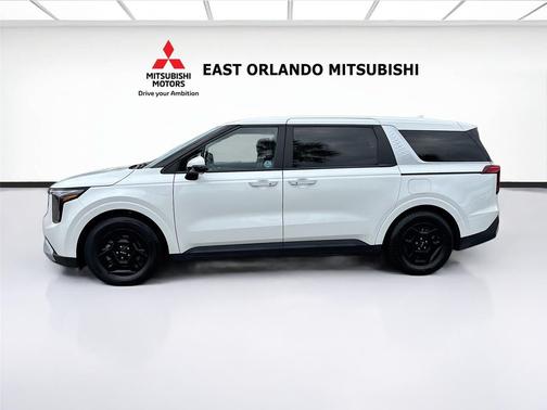 Snow White Pearl 2025 Kia Carnival LXS