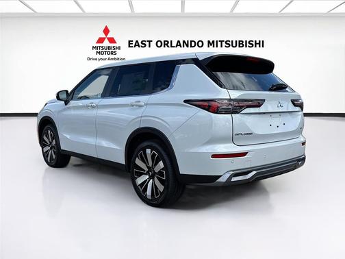 White Diamond 2026 Mitsubishi Outlander SE 1.5T 2WD
