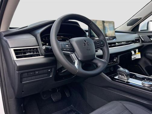 White Diamond 2026 Mitsubishi Outlander SE 1.5T 2WD