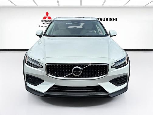 Crystal White Pearl 2025 Volvo V60 Cross Country Plus, B5 AWD Gas (mild hybrid)