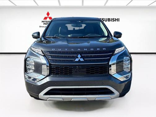 Graphite Gray 2024 Mitsubishi Outlander SE 2.5 2WD