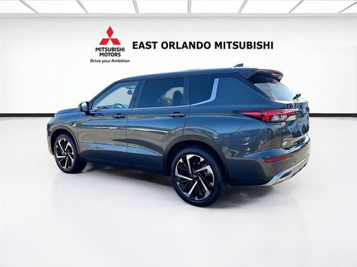 Graphite Gray 2024 Mitsubishi Outlander SE 2.5 2WD