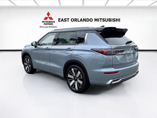 Moonstone Gray Metallic W/ Black Roof 2026 Mitsubishi Outlander SEL 1.5T 2WD