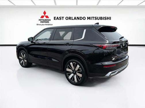 Black Diamond 2025 Mitsubishi Outlander SE