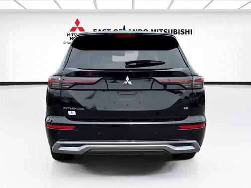 Black Diamond 2025 Mitsubishi Outlander SE