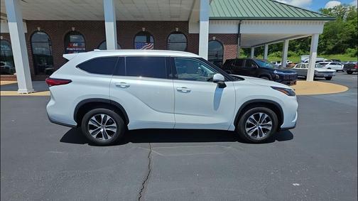 Wind Chill Pearl 2022 Toyota Highlander XLE