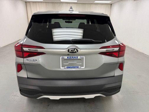 Steel Gray 2021 Kia Seltos LX