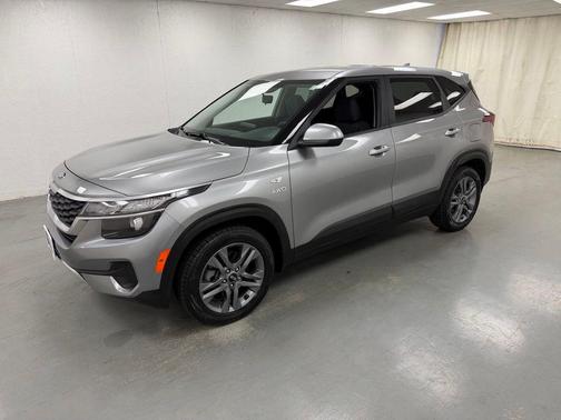 Steel Gray 2021 Kia Seltos LX