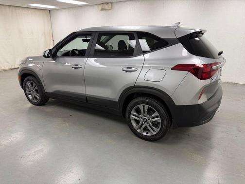Steel Gray 2021 Kia Seltos LX