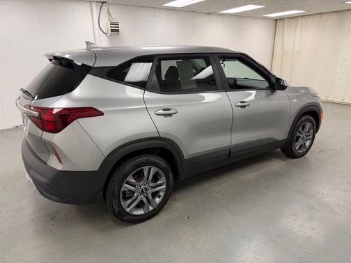 Steel Gray 2021 Kia Seltos LX