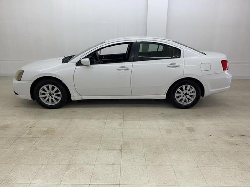 2011 Mitsubishi Galant Base