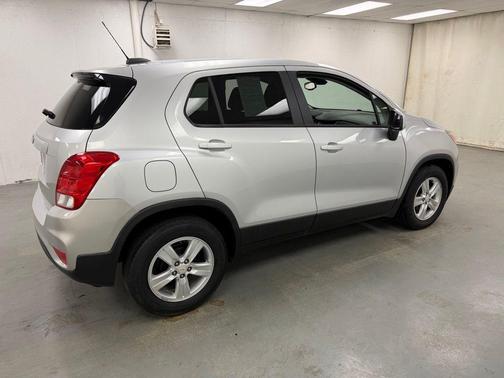 Silver Ice Metallic 2020 Chevrolet Trax LS