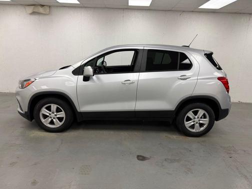 Silver Ice Metallic 2020 Chevrolet Trax LS