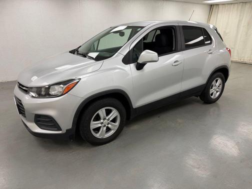 Silver Ice Metallic 2020 Chevrolet Trax LS