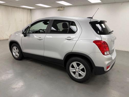 Silver Ice Metallic 2020 Chevrolet Trax LS
