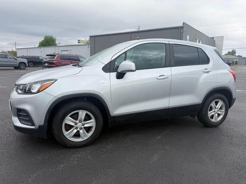 Silver Ice Metallic 2020 Chevrolet Trax LS
