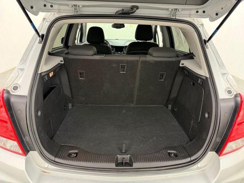 Silver Ice Metallic 2020 Chevrolet Trax LS