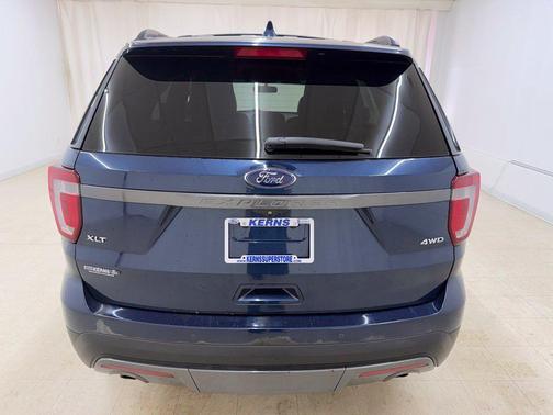Blue Jeans Metallic 2017 Ford Explorer XLT